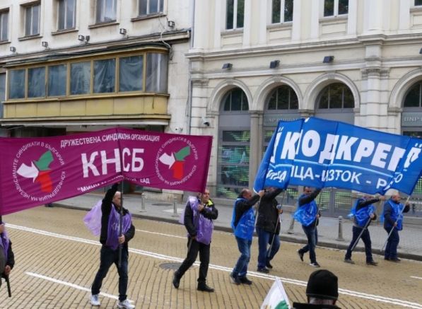 Национален протест на синдикатите блокира център на София на 25