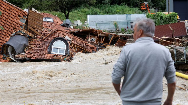 Наводненията причинени от силната буря която връхлетя Словения през уикенда
