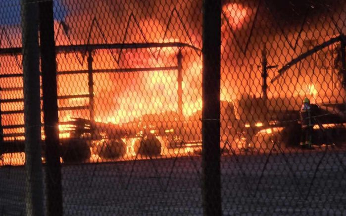 Голям пожар избухна в 6 00 сутринта на пристанището в Солун