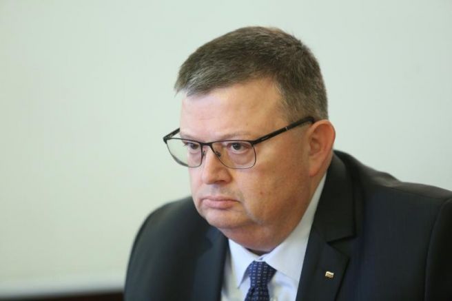 Парламентът ще реши за оставката на Сотир Цацаров като председател