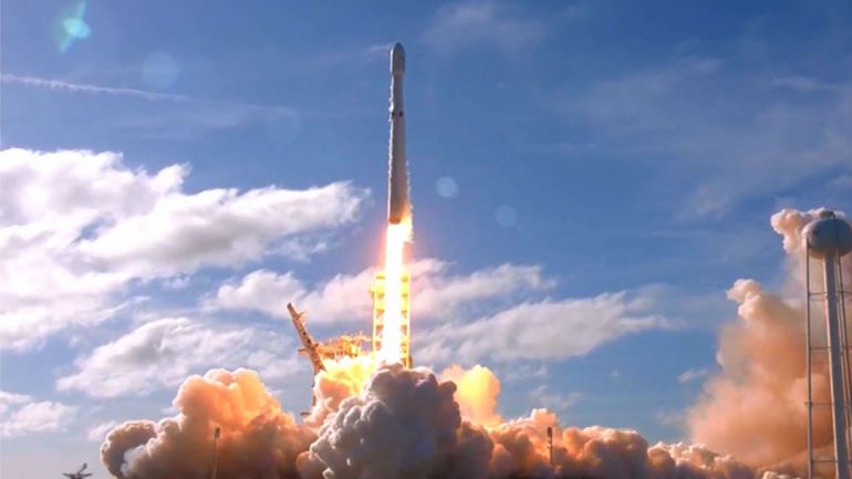 Огромната ракета Starship на компанията SpaceX завърши почти цял тестови