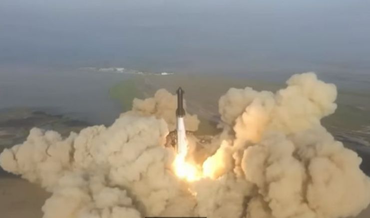 Огромният Starship на SpaceX излетя в небето вчера но космическият