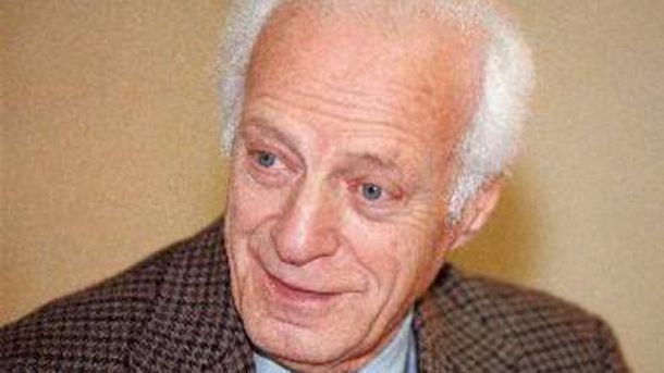 На 12 септември1965 година покойният вече български журналист Стефан Груев