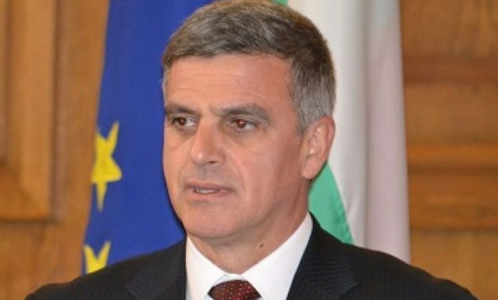 Залп от искания за оставки заваляха към военния министър Стефан