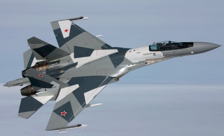 Русия вдигна изтребител Су-35 над Балтийско море, след като два