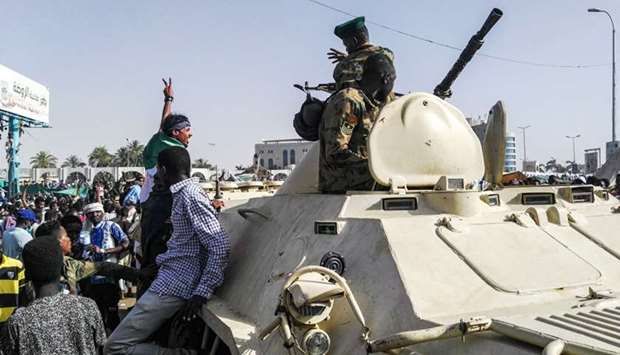 Тежки боеве отново разтърсиха столицата на Судан в неделя когато