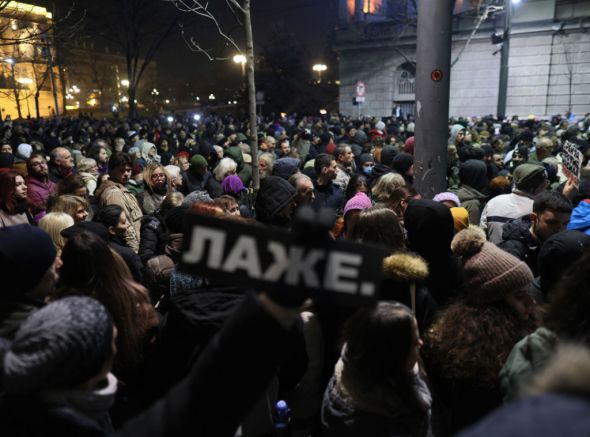 Трета поредна вечер на протести в Сърбия Снощи демонстрация имаше