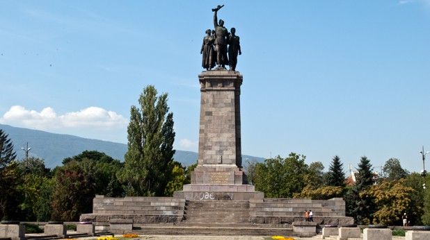 Паметникът на Съветската армия в София няма да бъде премахнат
