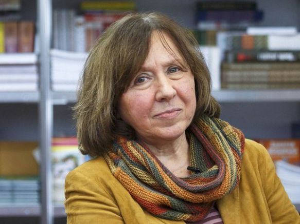 Писателката Светлана Алексиевич лауреат на Нобелова награда която беше принудена