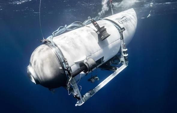 Открити са отломки в района където подводни роботи издирват изчезналата