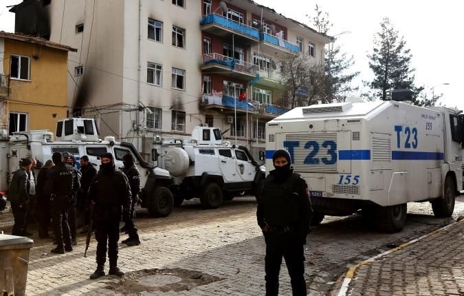 Турция арестува десетки заподозрени кюрдски екстремисти и техни поддръжници след