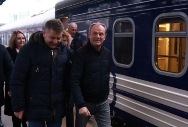 Полският премиер Доналд Туск пристигна в Киев за да се