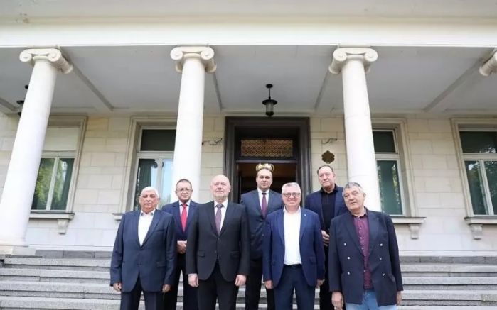 Военният министър Тодор Тагарев събра шестима от предшествениците си на