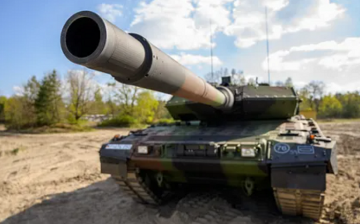 Испанското правителство е готово да достави на Украйна тежки оръжия,