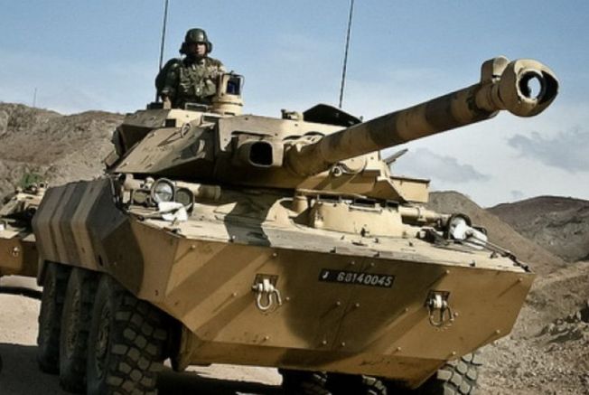 Първата партида френски колесни танкове AMX 10 RC за Украйна
