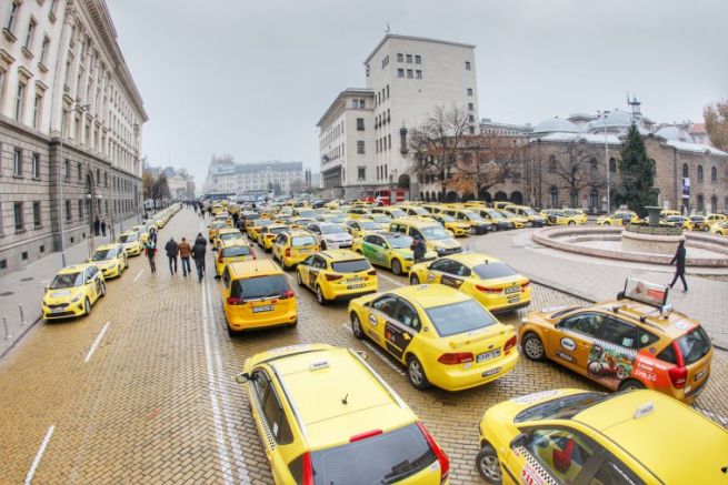 Таксиметрови шофьори излизат на протест в сряда 20 ноември в