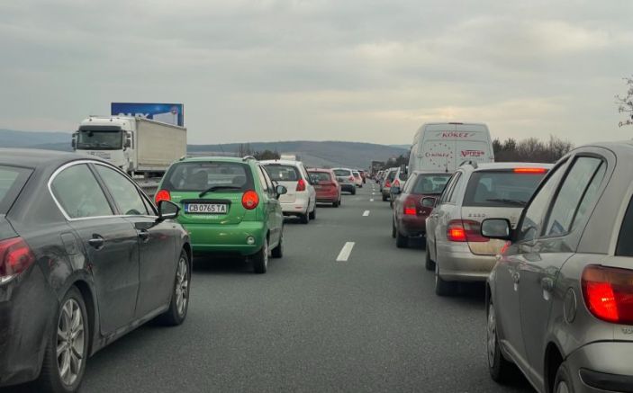 Няколкочасово задръстване на магистрала Тракия“ край Пловдив заради пътно-транспортно произшествие