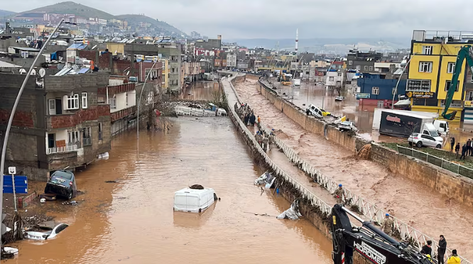 Тежки наводнения с жертви и разрушения в турската столица Анкара