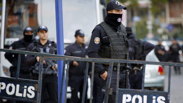 Турската полиция използва сълзотворен газ в неделя за да разпръсне