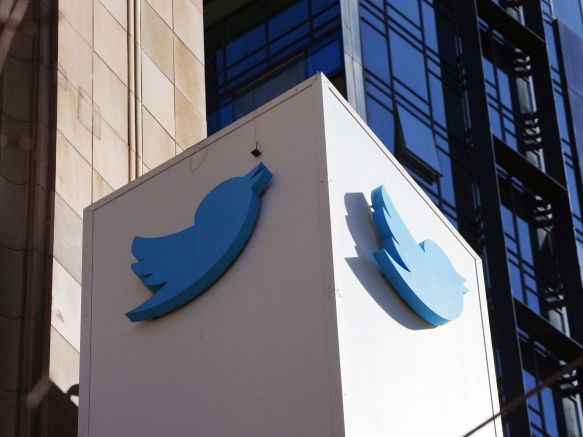 Компанията Twitter закрива своите офиси до понеделник съобщава изданието Бизнес