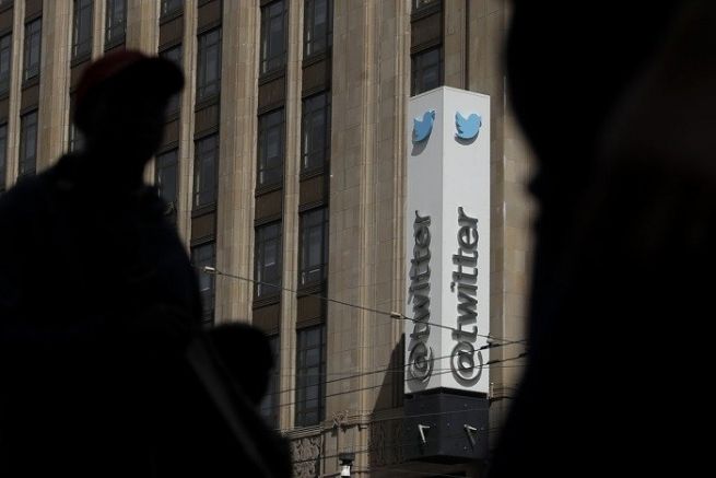 Вчера Twitter Inc съкрати половината от персонала си но заяви