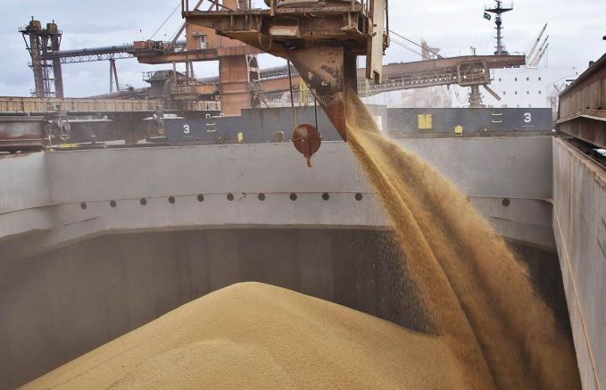 Русия незаконно продава зърно откраднато от  окупираните територии в Украйна