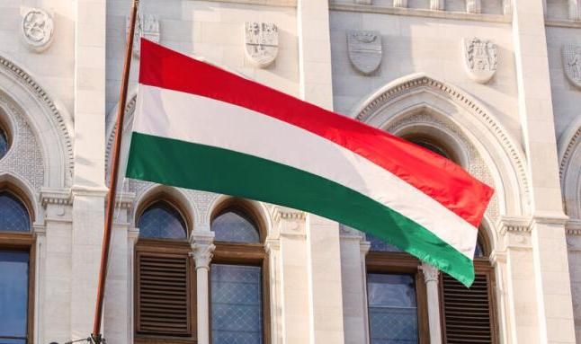 Унгарското правителство издаде забрана за лица под 18 години да