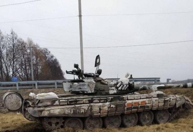 Обстрелян руски танк може временно да бъде поставен край руското