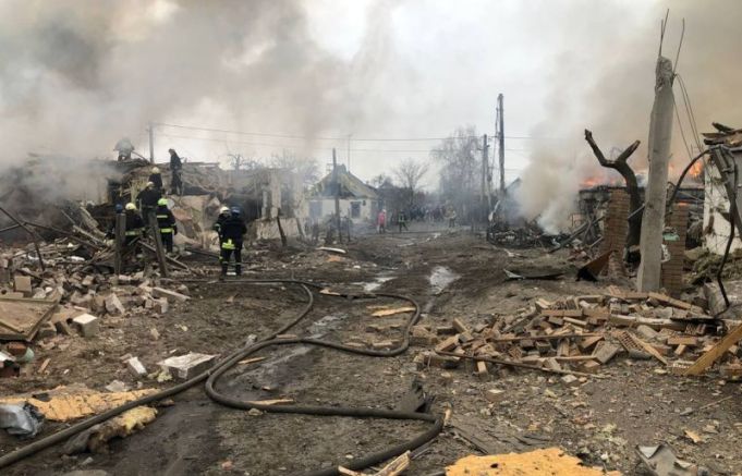 Руски ракетен удар унищожи квартал в украинския град Днипро Разрушени