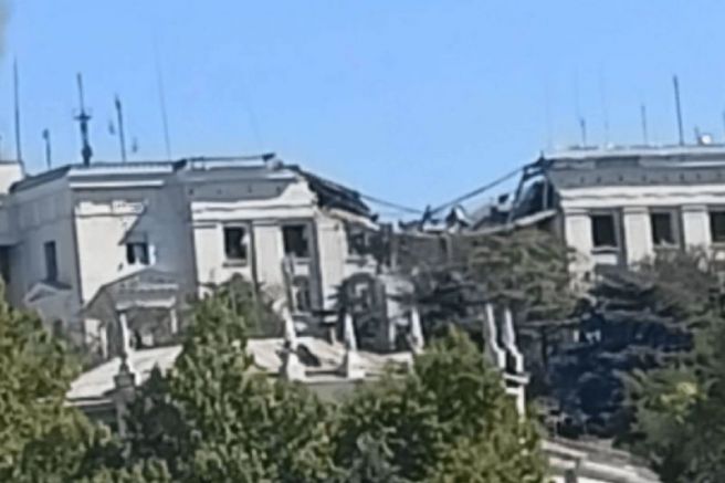 Поразената сграда на щаба на руския Черноморски флот в Севастопол – снимката е от социалните мрежи
