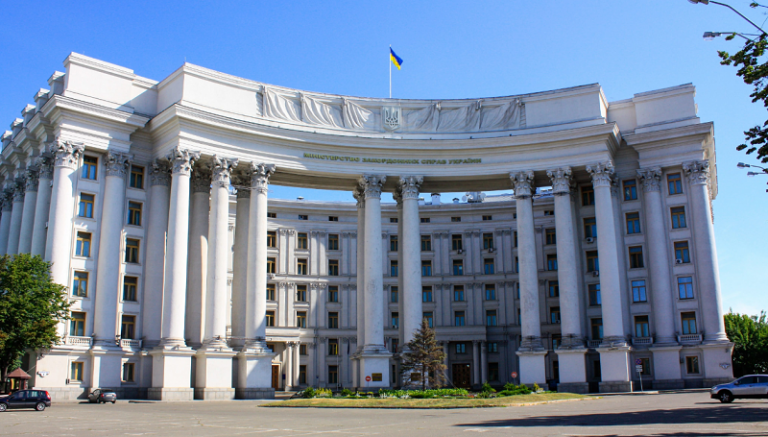 Няколко украински посолства и консулства в чужбина получиха кървави пакети