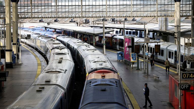 24 часова стачка на машинистите на влакове блокира Великобритания предаде Sky