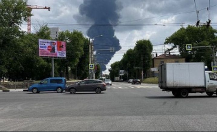 Гори съоръжение за съхранение на нефт в покрайнините на Воронеж