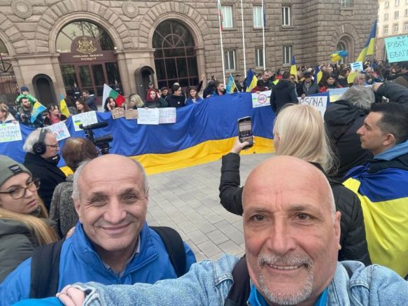 Няколко хиляди софиянци се събраха днес на площад Независомост в