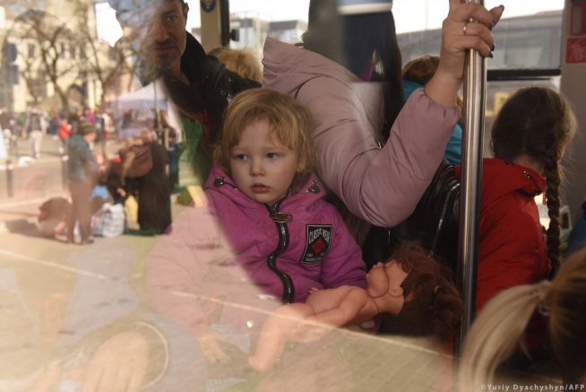 Макар и само на 3-4 години, малките ученици отукраинския град