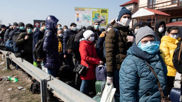Хиляди започнаха да бягат от Източна Украйна заради новата опасност