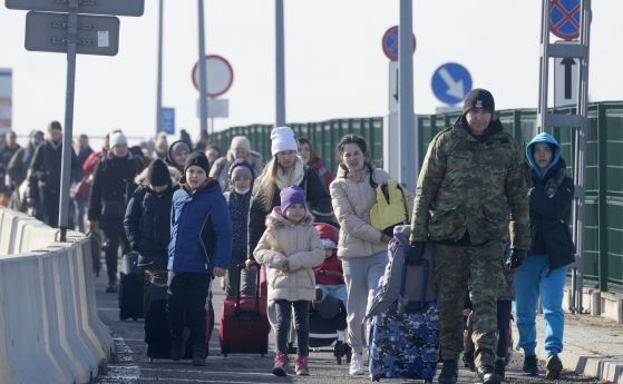 Още 40 200 украински бежанци са напуснали страната в петък,