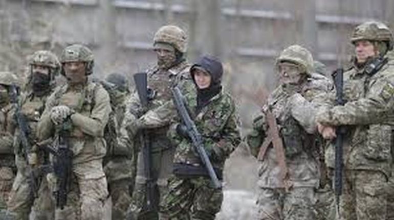 В Херсонска област руски военни се запасяват с цивилни дрехи