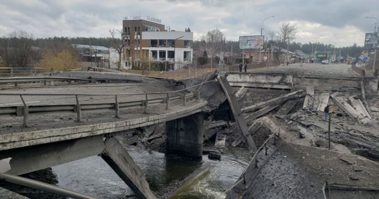 Украинските сили взривиха мостове за да отблъснат настъплението на руските