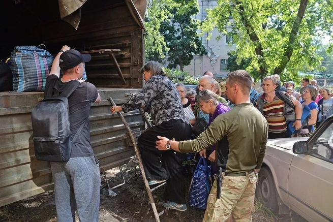 В четвъртък украински официални лица наредиха евакуация на цивилни граждани