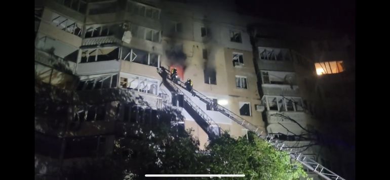 Близо 300 апартамента са повредени при атака с руски дрон