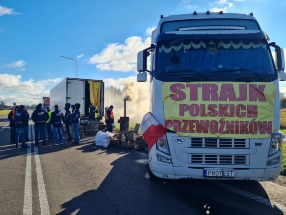 Полските превозвачи започнаха пълна блокада на контролно пропускателния пункт Медика