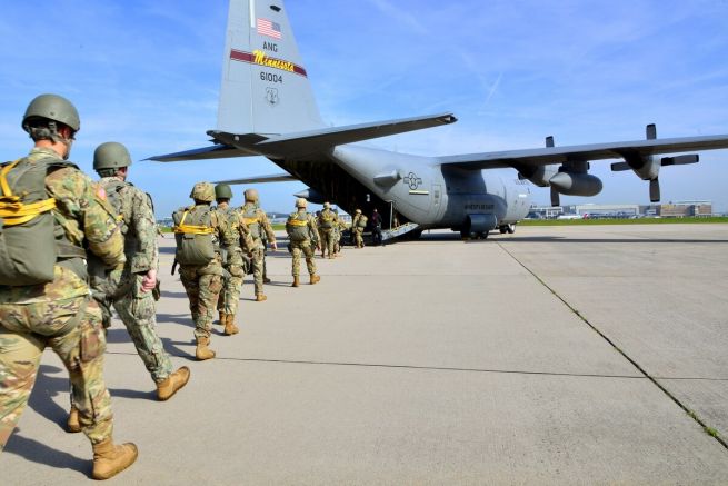 Пентагонът съобщи днес че 2000 американски военнослужещи са в повишена
