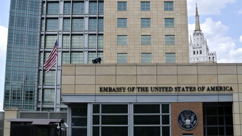 Русия експулсира двама служители на посолството на САЩ за предполагаема