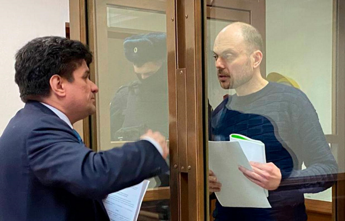 Осъдениятна 25 години затворруски опозиционер Владимир Кара Мурзае бил преместен в