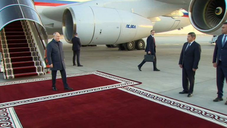 Владимир Путин пристигна в Киргизстан в четвъртък посещавайки чужбина за