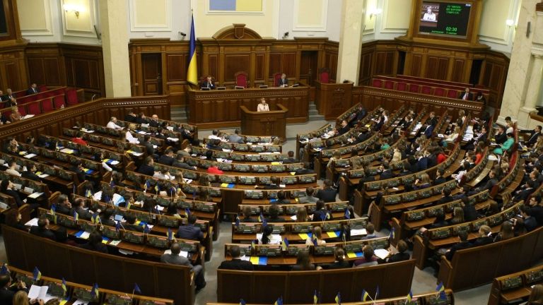 Украинският парламент гласува за забрана на свързаната с Русия Украинска