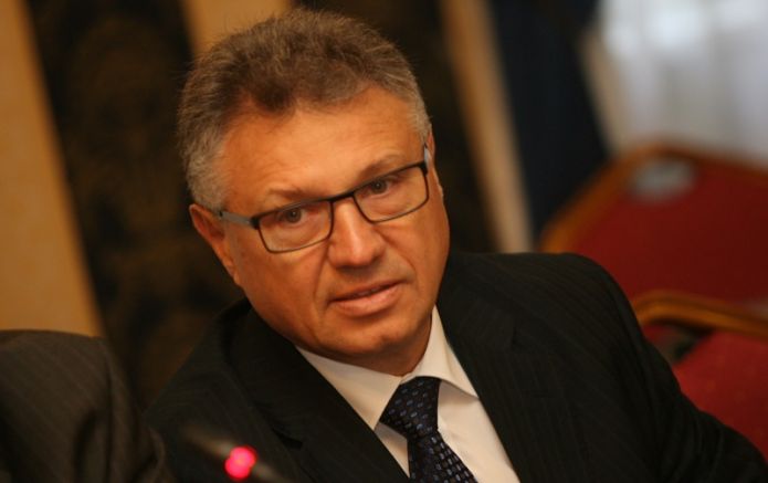 Бившият военен министър Велизар Шаламанов спипа администрацията на президента Румен