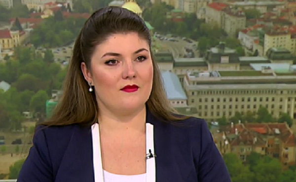 Депутатът Венеция Огнянова Нецова-Ангова от ПП разчупи днешните дебати по