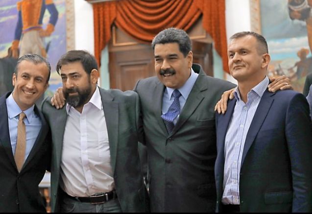Президентът Николас Мадуро  и руските съветници Денис Дружков и Фьодор Богородски